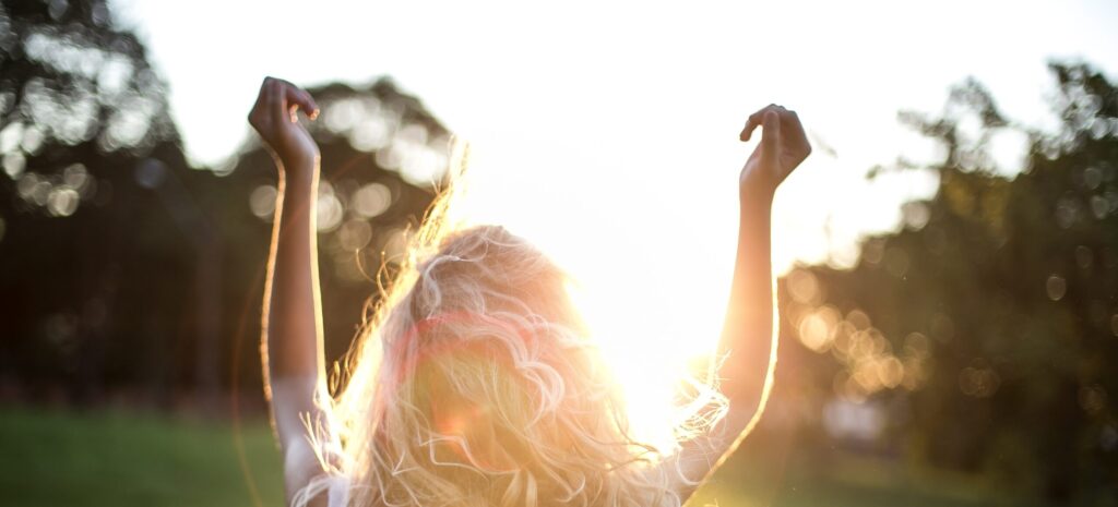 Frau Sonne quer scaled 1